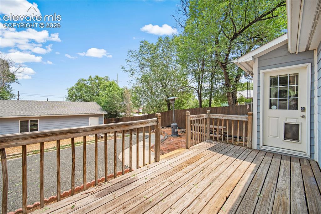 Image 23 of 46: Deck