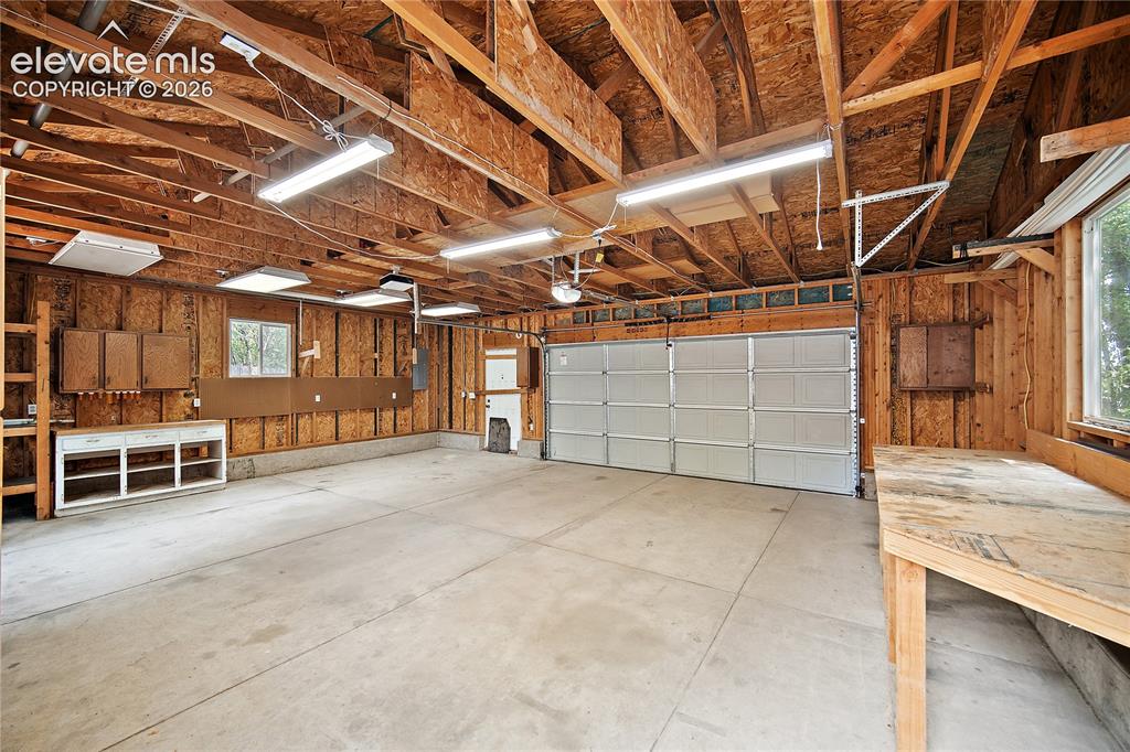 Image 29 of 46: Garage