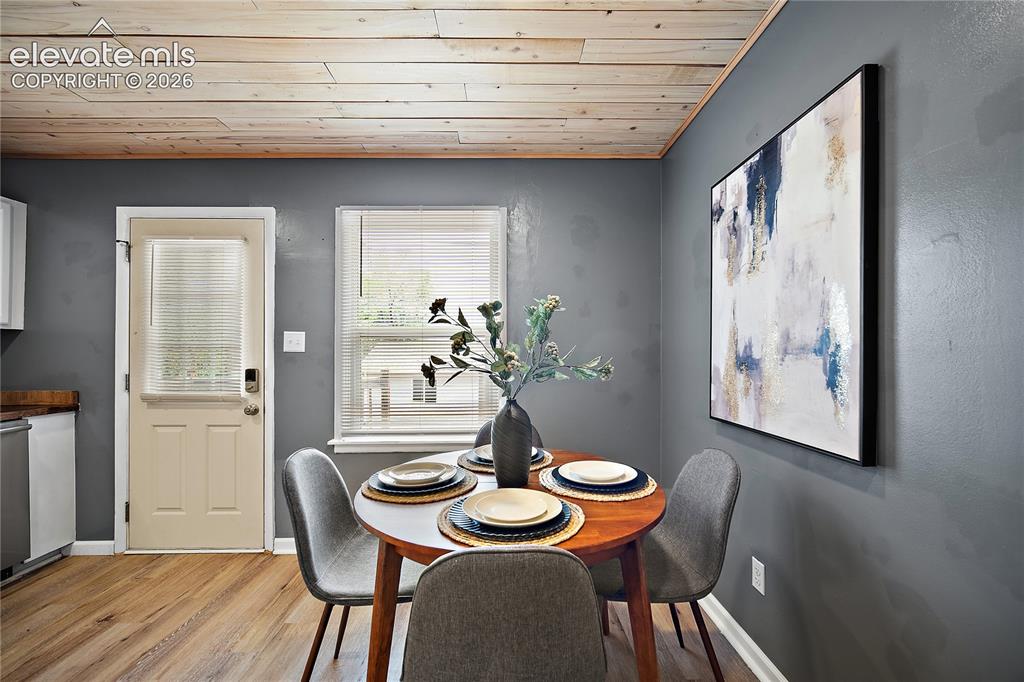 Image 8 of 46: Dining Area