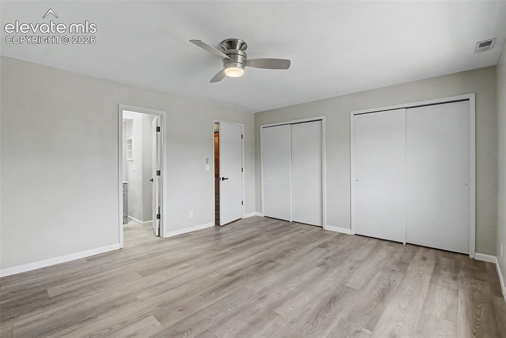 Image 18 of 40: Bedroom