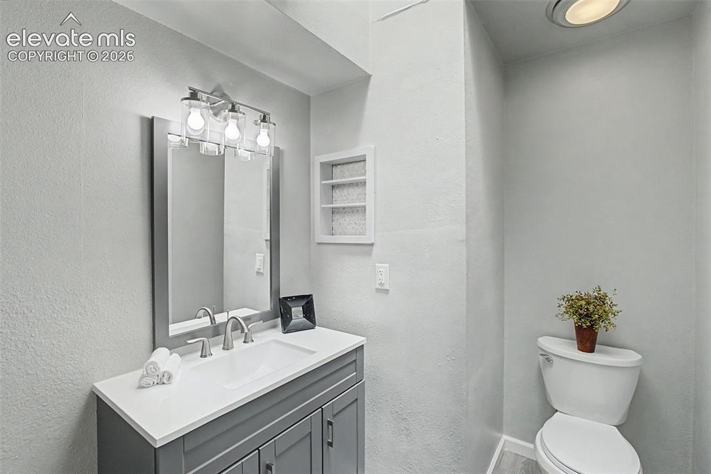 Image 20 of 40: Bathroom
