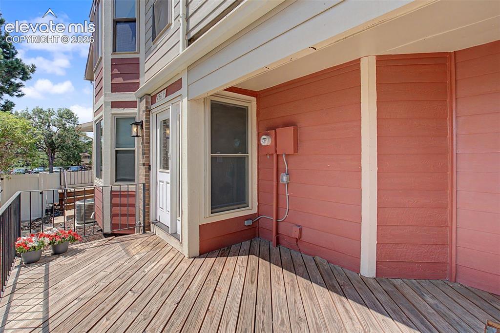 Image 3 of 40: Deck