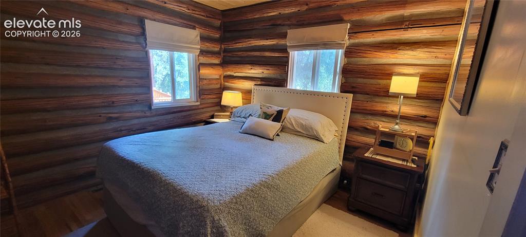 Image 16 of 30: Bedroom