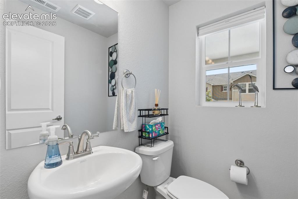 Image 13 of 27: Bathroom