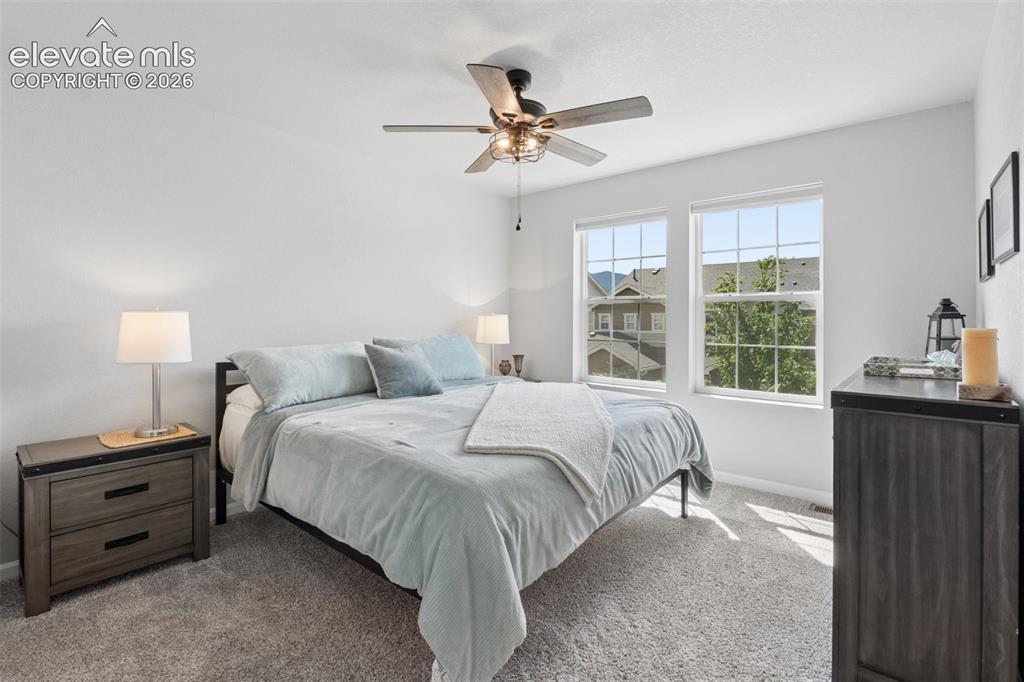 Image 16 of 27: Bedroom