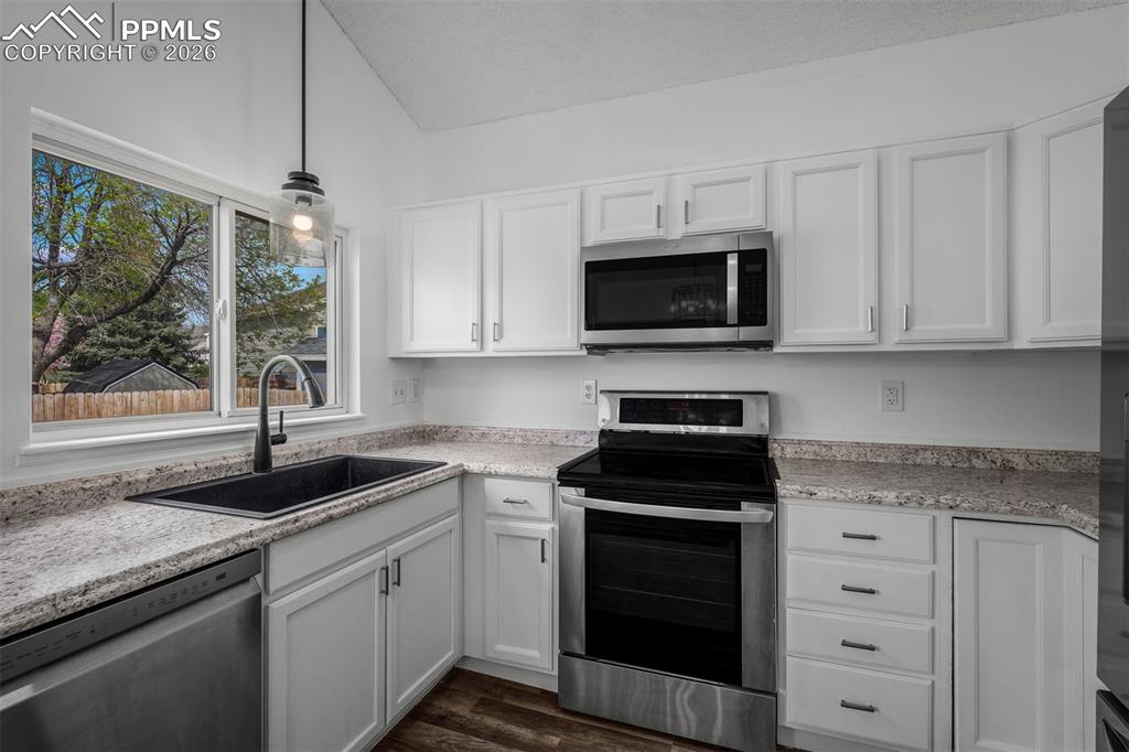 Image 11 of 45: Kitchen