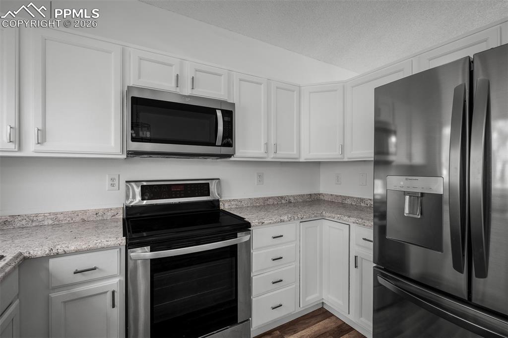 Image 12 of 45: Kitchen