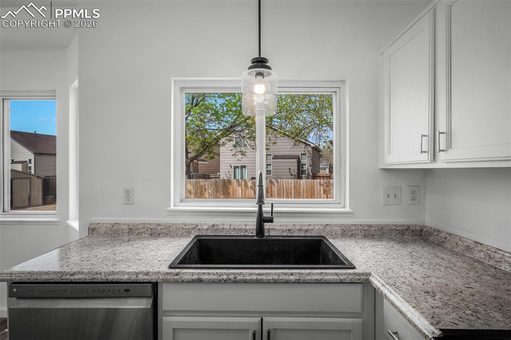 Image 14 of 45: Kitchen