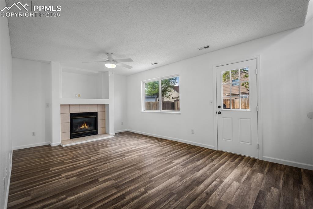 Image 16 of 45: Living Room