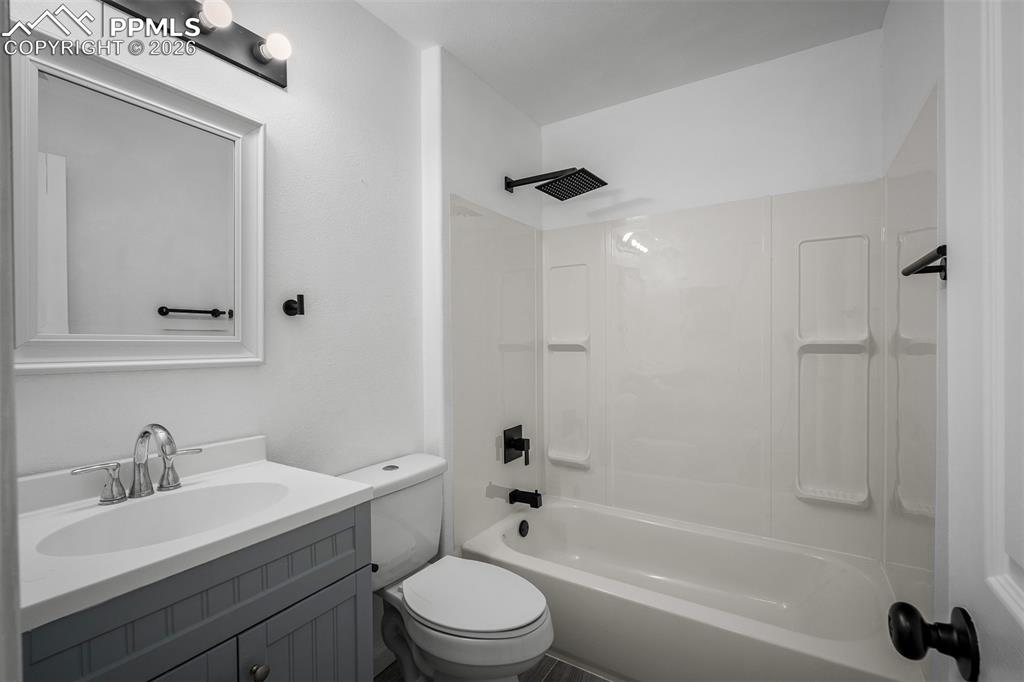 Image 29 of 45: Bathroom