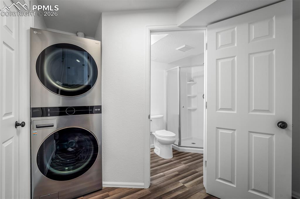 Image 32 of 45: Bathroom