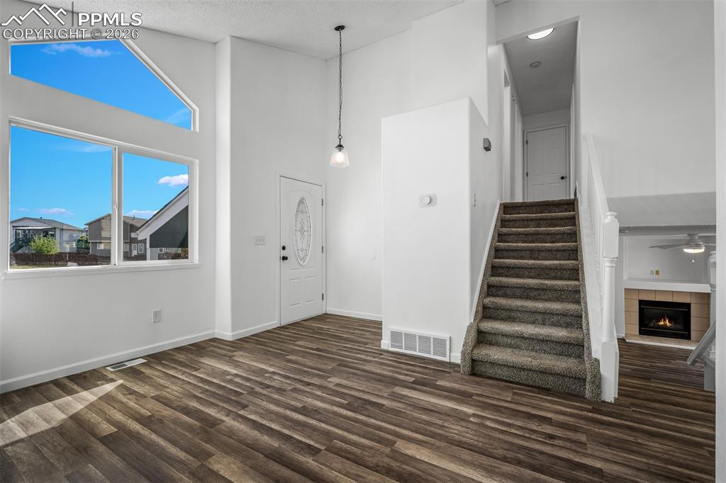 Image 4 of 45: Entry