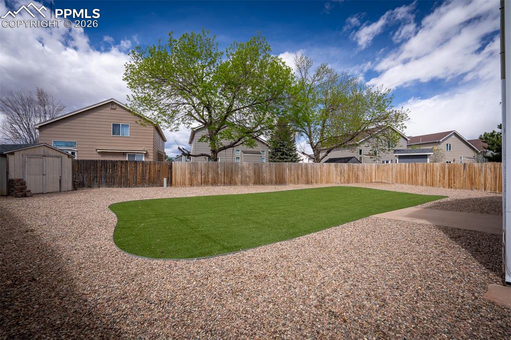 Image 41 of 45: Yard