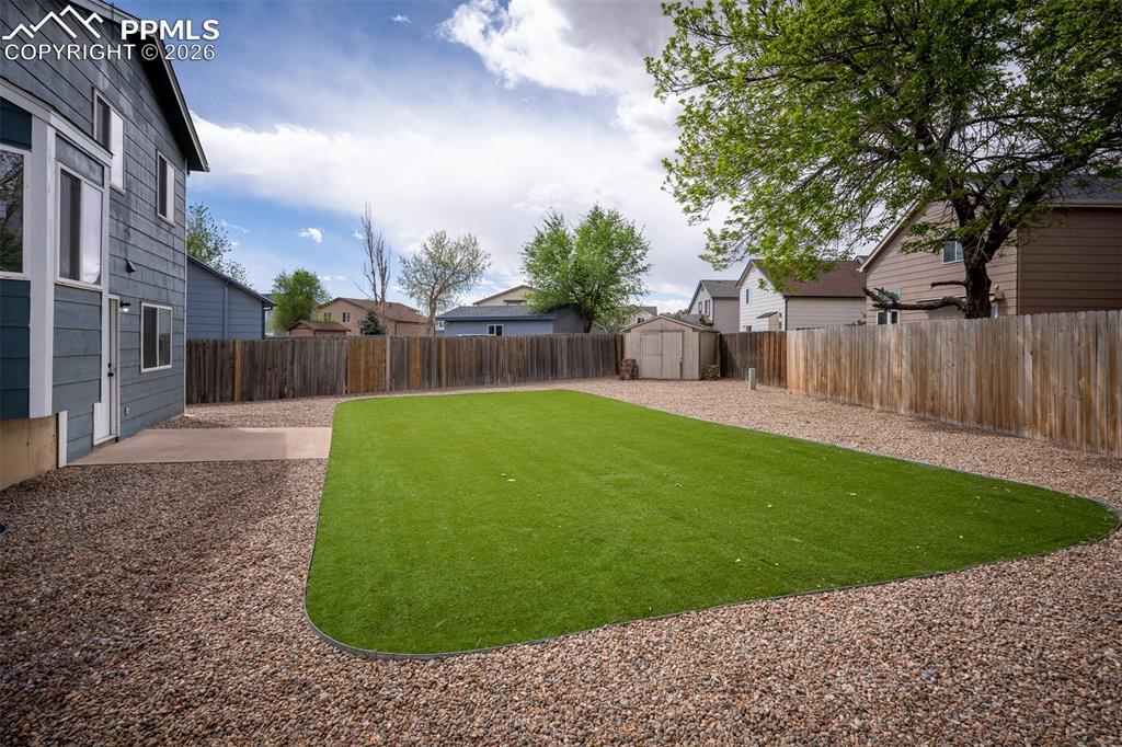 Image 42 of 45: Yard