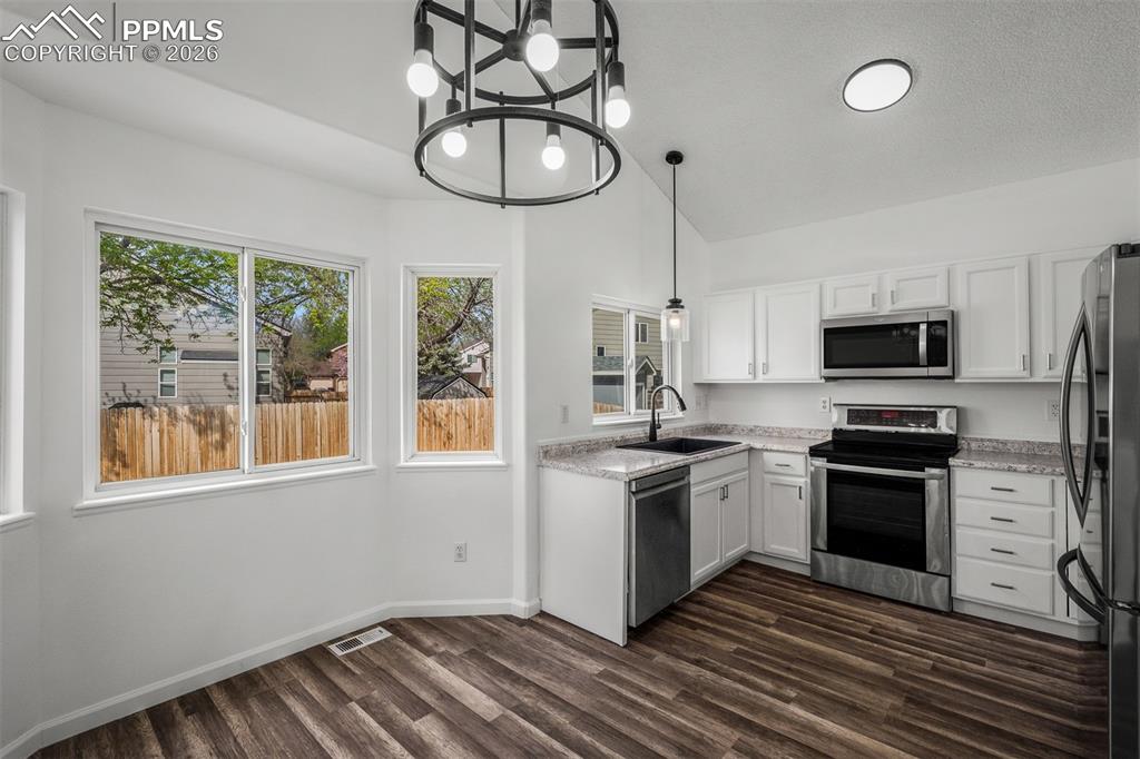 Image 8 of 45: Kitchen