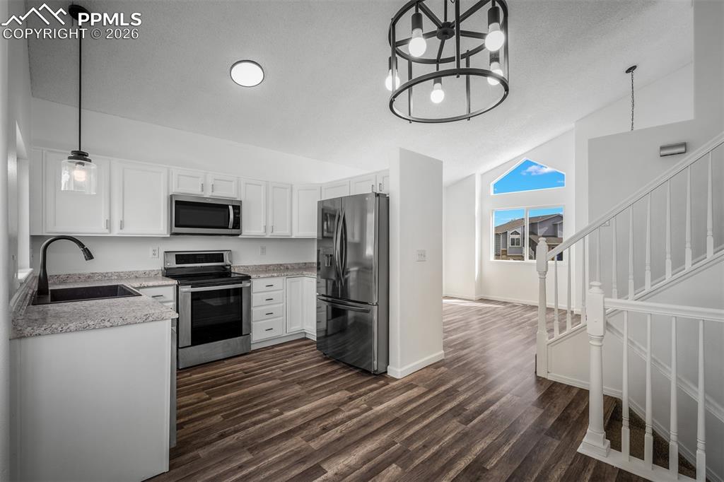 Image 9 of 45: Kitchen