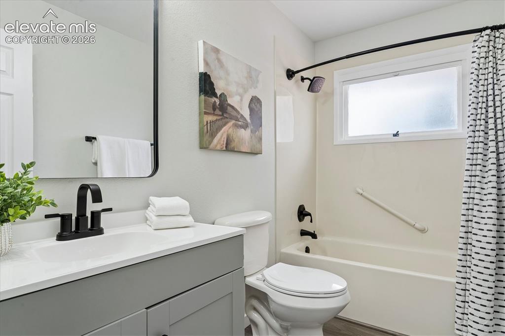 Image 12 of 21: Bathroom