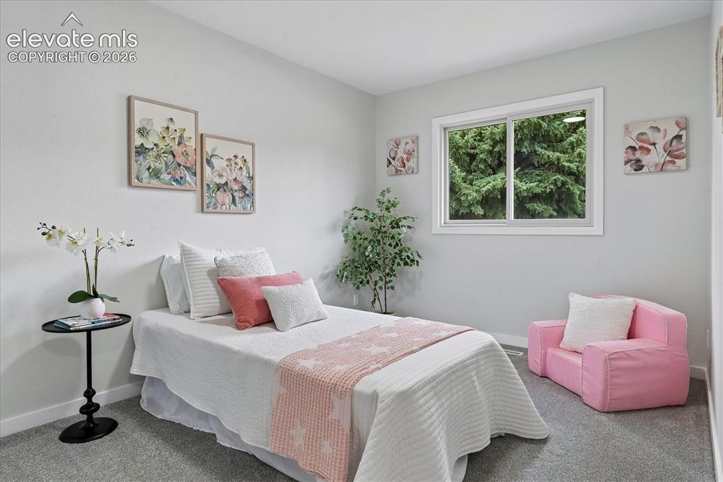 Image 15 of 21: Bedroom