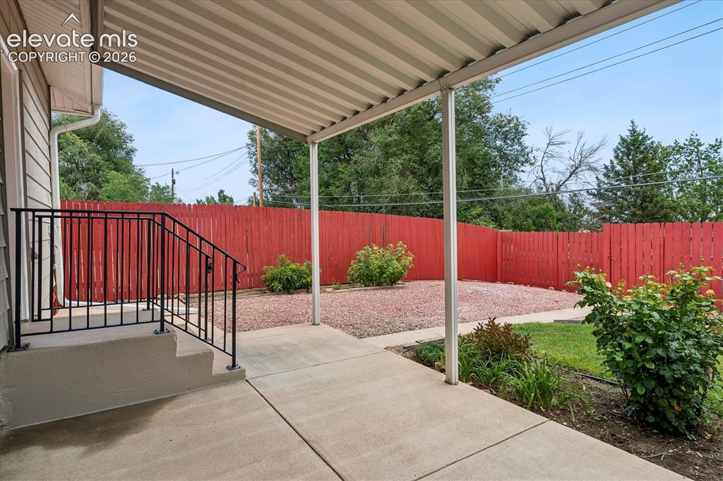 Image 19 of 21: Patio