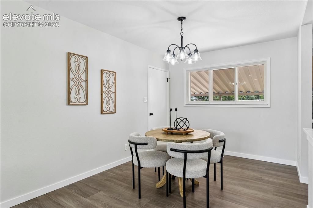 Image 5 of 21: Dining Area