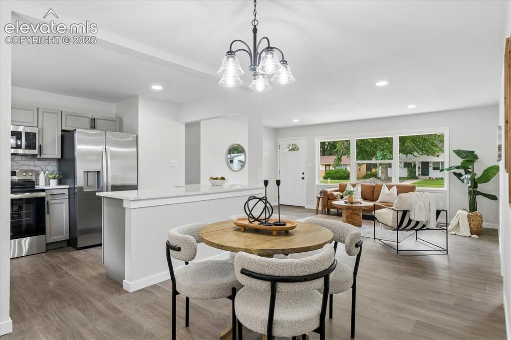 Image 9 of 21: Dining Area