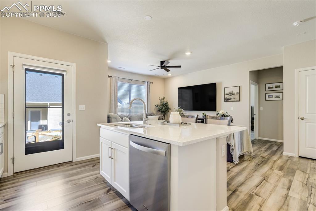 Image 11 of 40: Kitchen