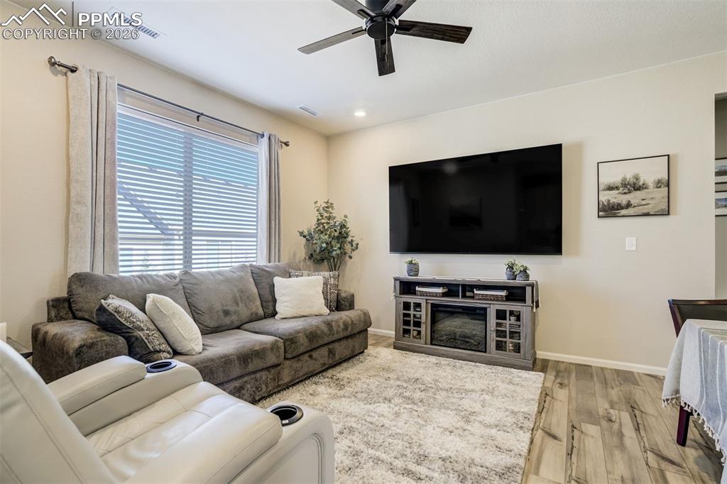 Image 15 of 40: Living Room