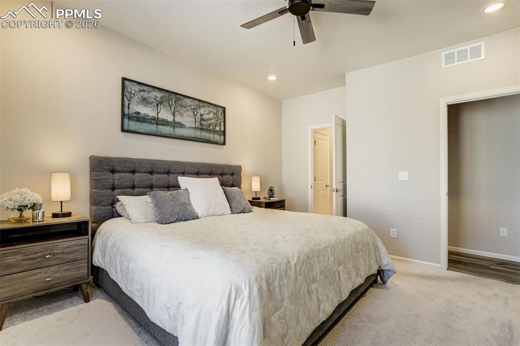 Image 19 of 40: Bedroom