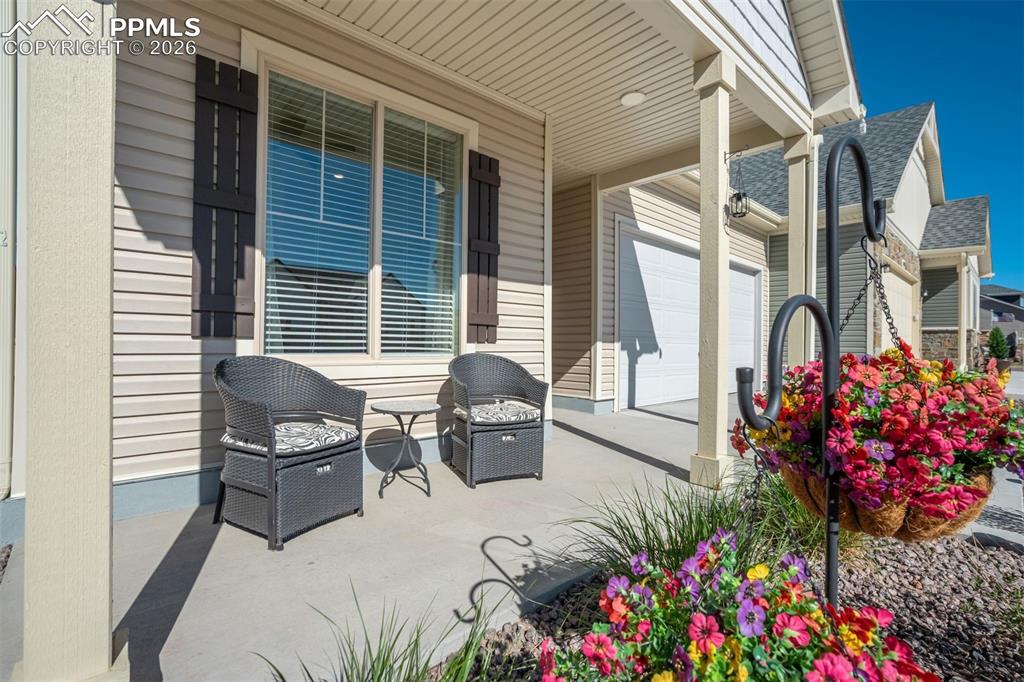 Image 3 of 40: Patio