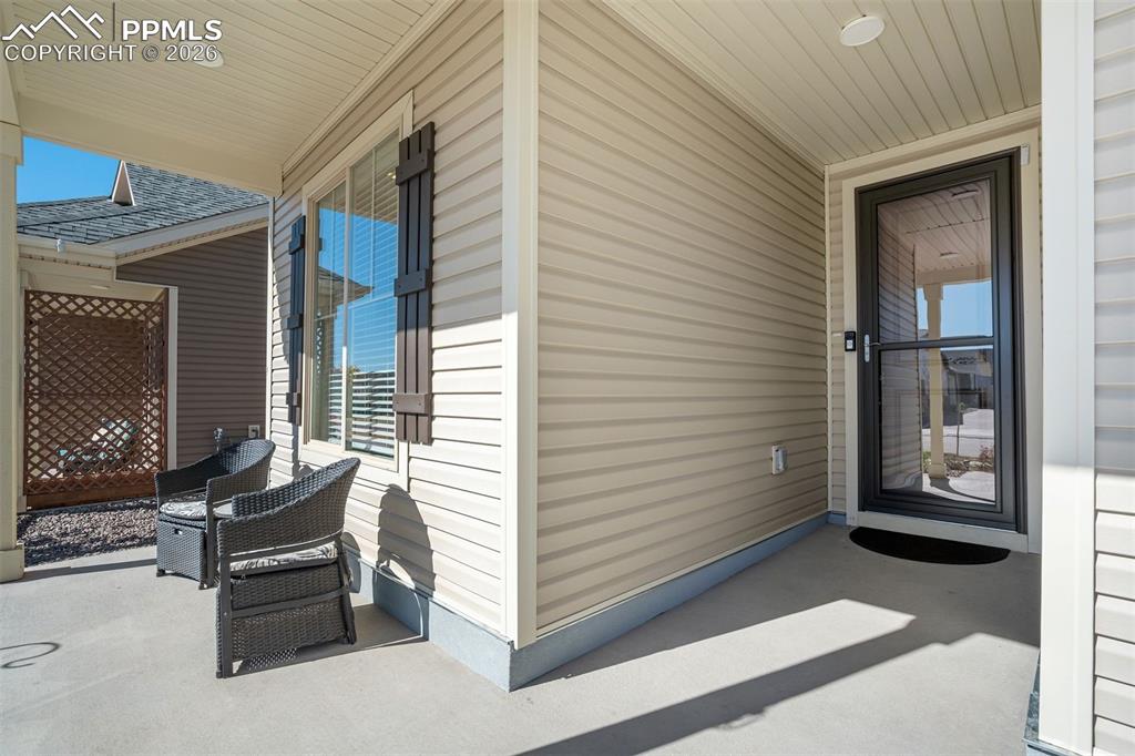 Image 4 of 40: Entry