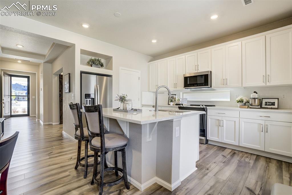 Image 7 of 40: Kitchen