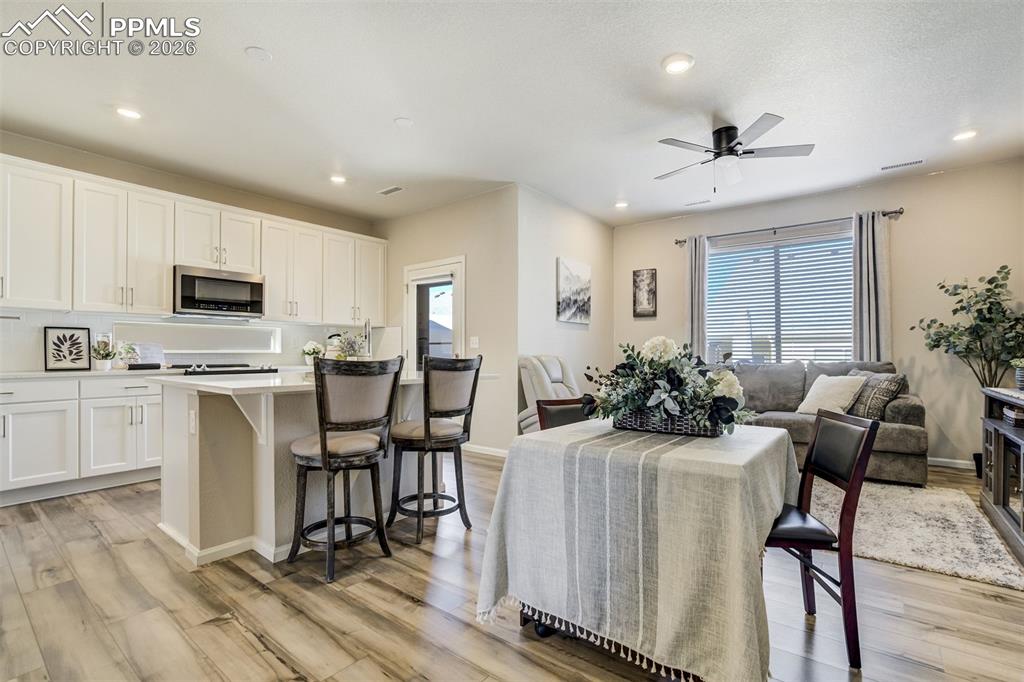 Image 8 of 40: Dining Area