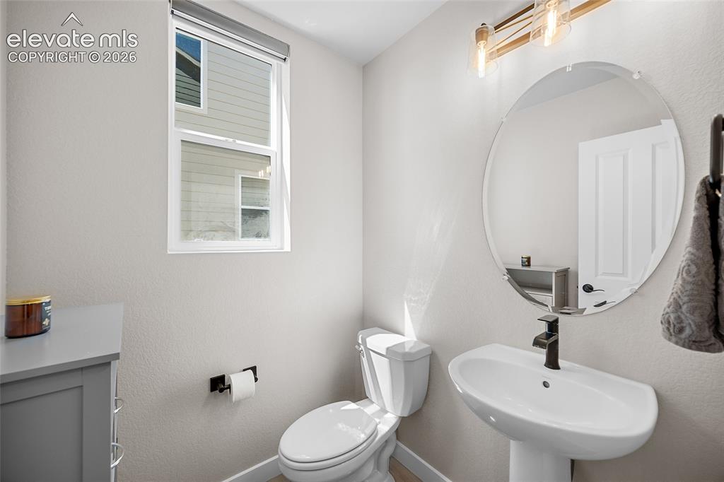 Image 15 of 50: Bathroom