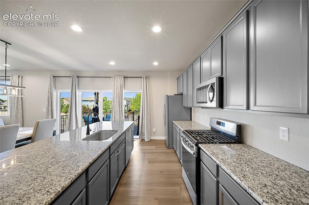 Image 8 of 50: Kitchen