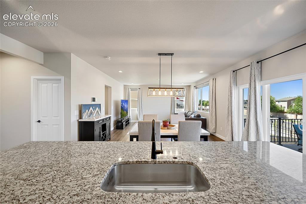 Image 9 of 50: Kitchen