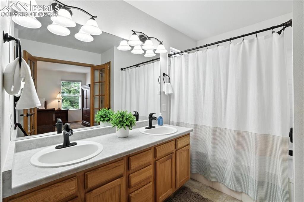Image 10 of 41: Stylish updated fixures and faucets