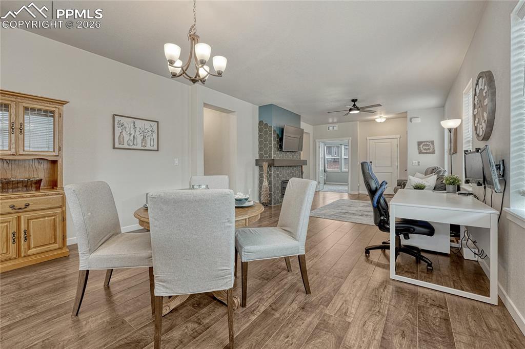 Image 11 of 32: Dining Area