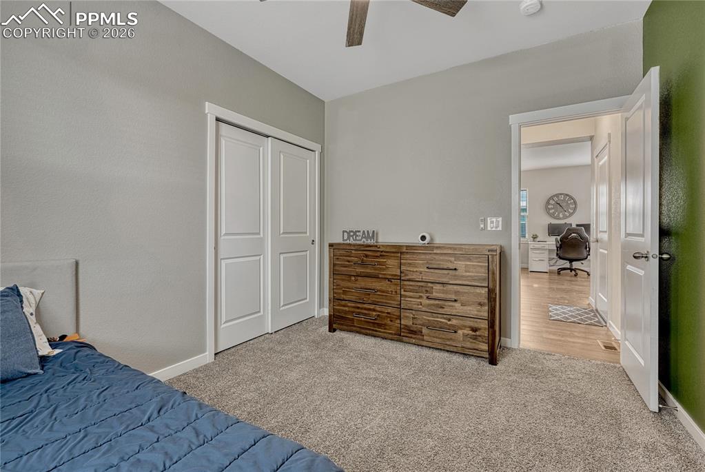 Image 19 of 32: Bedroom