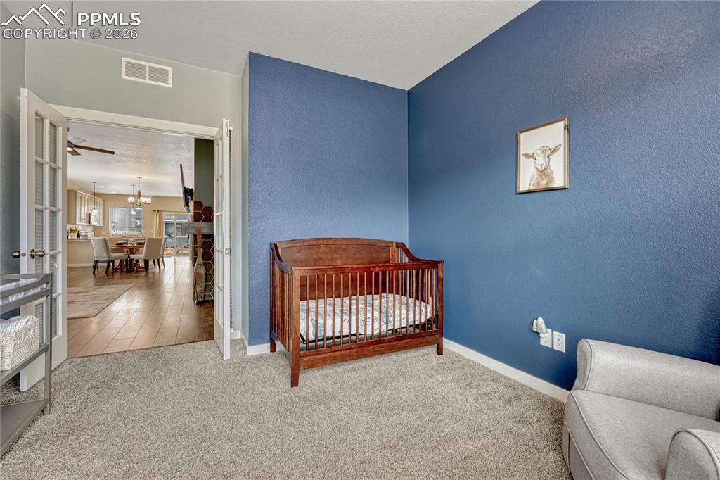 Image 21 of 32: Bedroom