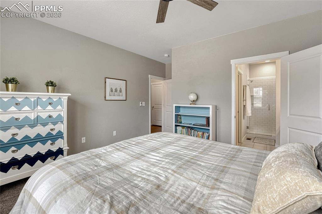 Image 26 of 32: Bedroom