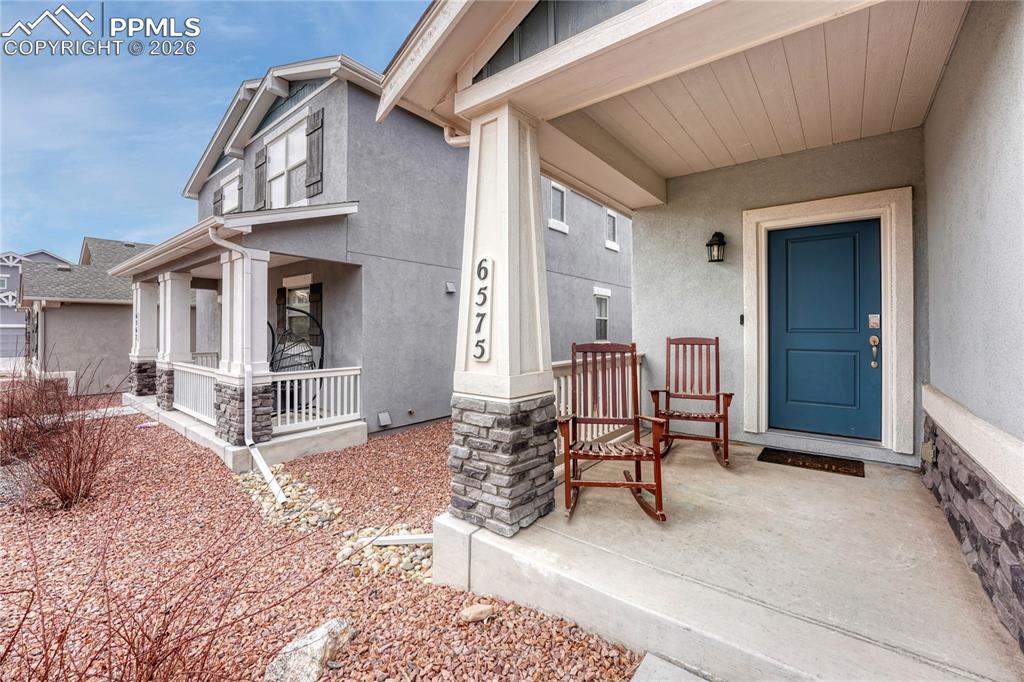 Image 4 of 32: Entry