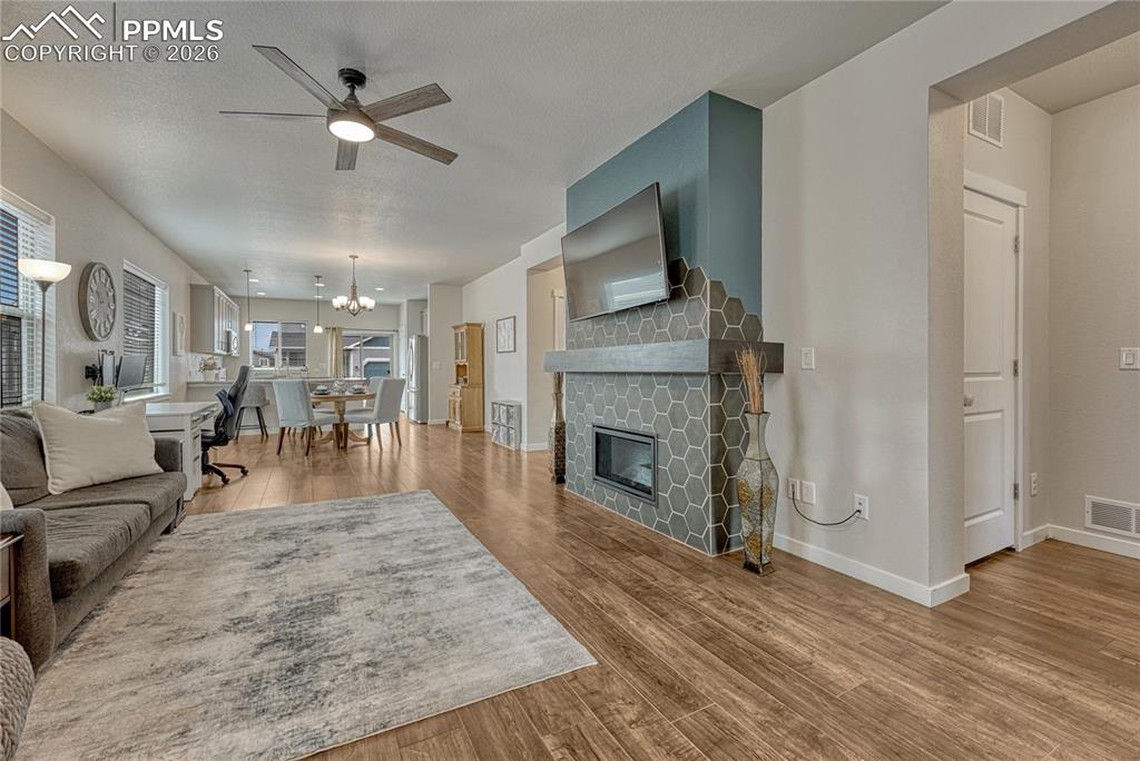 Image 6 of 32: Living Room