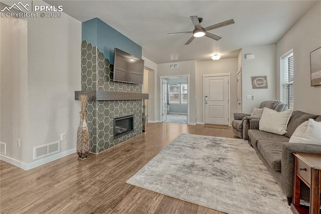 Image 9 of 32: Living Room