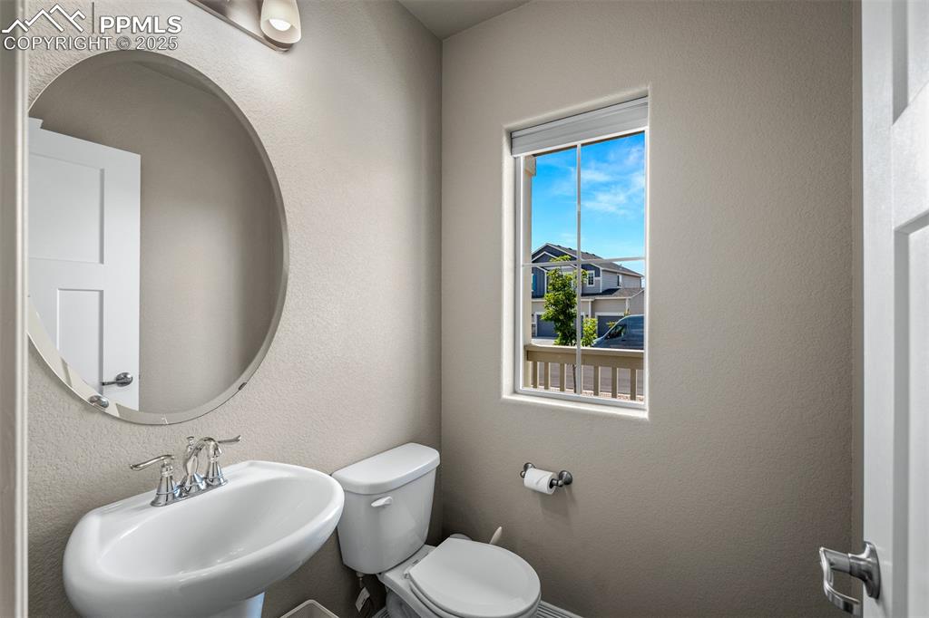 Image 14 of 37: Bathroom