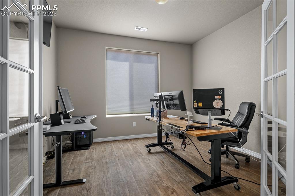 Image 16 of 37: Office