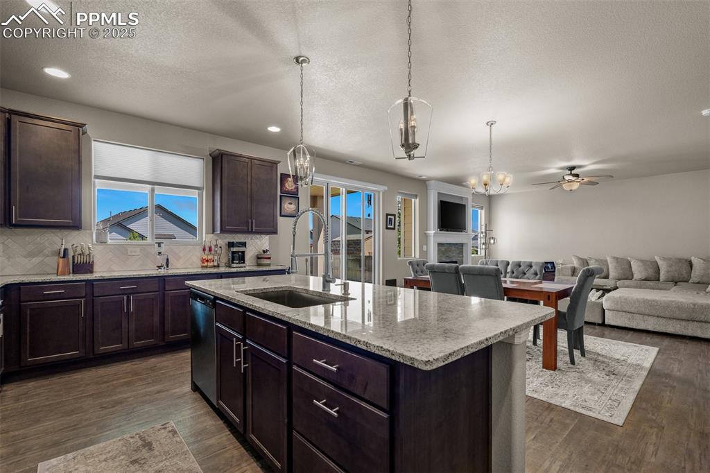 Image 4 of 37: Kitchen