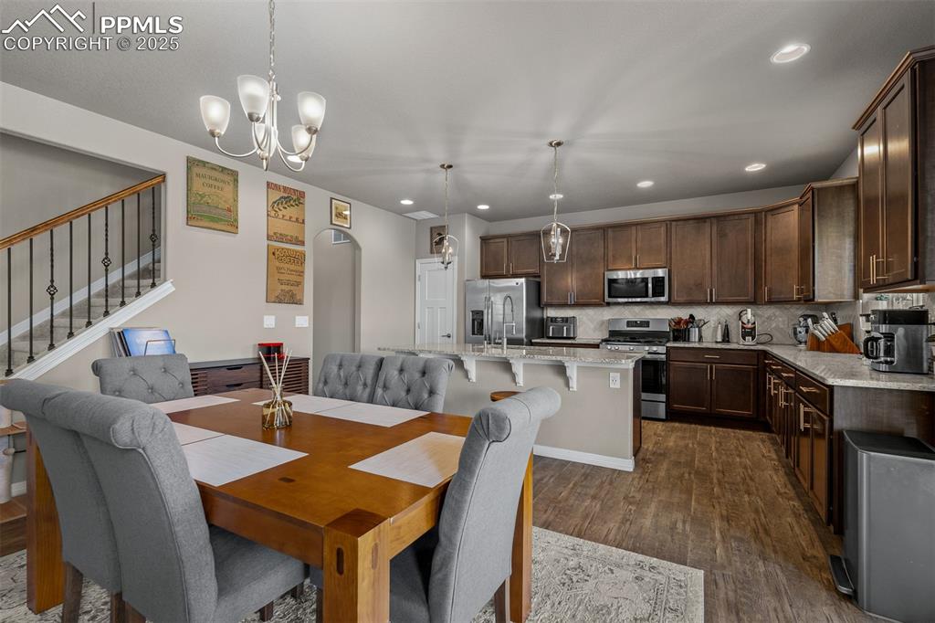 Image 7 of 37: Dining Area