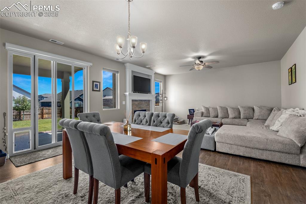 Image 8 of 37: Dining Area