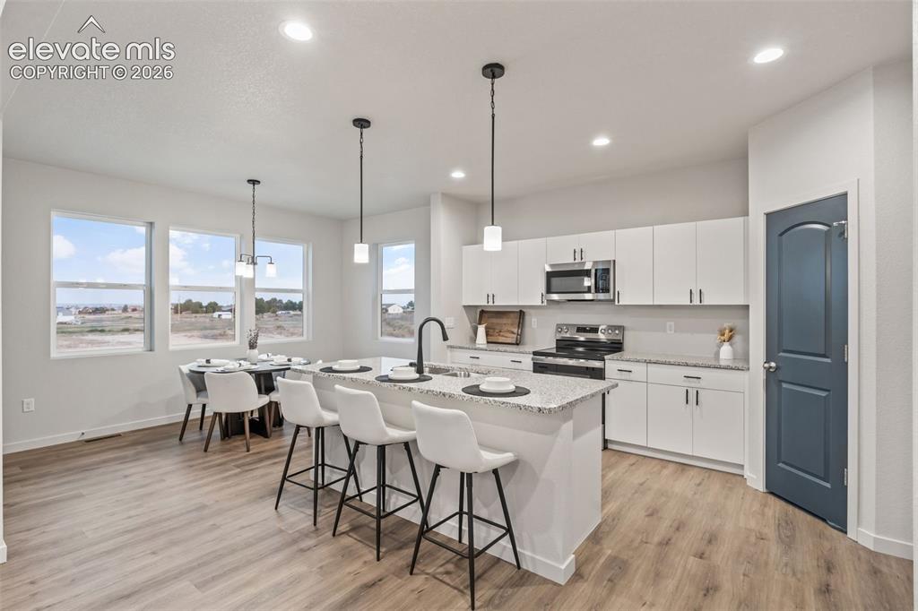 Image 15 of 41: Kitchen