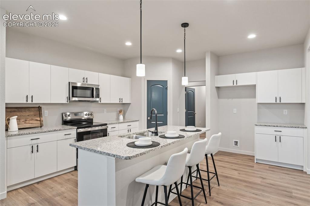 Image 16 of 41: Kitchen